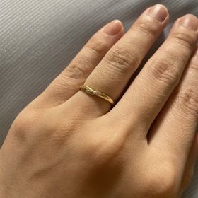 【アイプリモ(I-PRIMO)の口コミ】 指が少し太いので（9号）V字デザインで少しでも指が綺麗に見えるものを探…