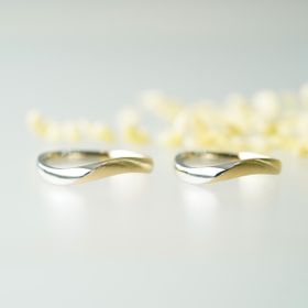 【renri(レンリ)の口コミ】 色々なアクセサリーと合わせやすいように、コンビカラーにしました。半分…