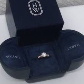 【ハリー・ウィンストン(Harry Winston)の口コミ】 私が試着した感触では、外資系メーカーは私の手には少し大きく、はめた感…