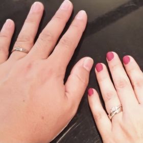 【Katamu(カタム)の口コミ】 ハニーイエローゴールドが
外に出るとプラチナっぽく見えて不思議なリング…