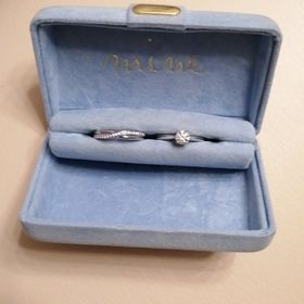 【ハリー・ウィンストン(Harry Winston)の口コミ】 婚約指輪はブランドで決めました。
予算を少しオーバーしてしまったが、あ…