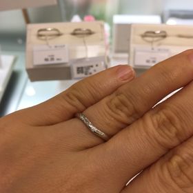 【ウィスプ(WISP)の口コミ】 太過ぎず、細過ぎず、程よい幅なので比較的誰でも付けやすいデザインだと…