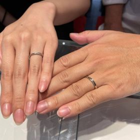 【銀座ダイヤモンドシライシの口コミ】 シンプルで飽きがきにくいデザインを選びました。また、その中でも、指を…