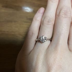 【エクセルコダイヤモンド(EXELCO DIAMOND)の口コミ】 指輪のデザイン素材については何も申し分ありません。
大変満足しています…