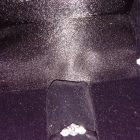 【D&D 144の口コミ】 人気のデザインで、大粒のダイヤの横に小粒のダイヤがあしらわれていると…