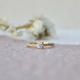 【鶴(mikoto)の口コミ】 一目見たときにダイヤが一際際立つように感じて、このリングに即決しまし…