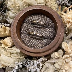 【鎌倉彫金工房の口コミ】 デザインや着け心地を重視して決めました。内側に記念日、お互いのイニシ…