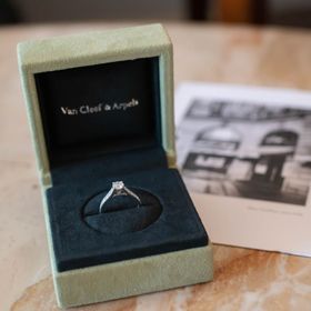【ヴァン クリーフ＆アーペル(Van Cleef & Arpels)の口コミ】 リングの周りにもダイヤモンドが入っているパヴェタイプで探していました…