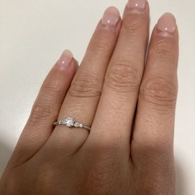 【ヴァンドーム青山(VENDOME AOYAMA)の口コミ】 様々な店舗に伺いましたが、指輪のデザインがとても気に入りました。中央…