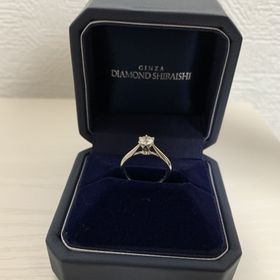 【銀座ダイヤモンドシライシの口コミ】 彼女と一緒に選びました。ダイヤモンドが強調される、シンプルなデザイン…