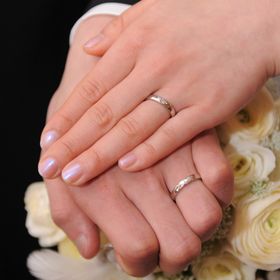 【TANZO.(鍛造指輪)の口コミ】 中央に一石のとてもシンプルなリングですが、サイズやリング幅などすべて…