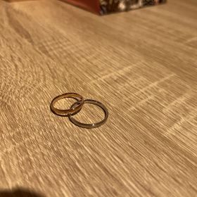 【insembre(インセンブレ)の口コミ】 デザインはマット仕様で縁はプラチナ加工でシンプルながらも存在感がある…