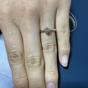 【銀座ダイヤモンドシライシの口コミ】 デザイン性と価格で選びました。担当の店員さんもすごく丁寧に説明して下…