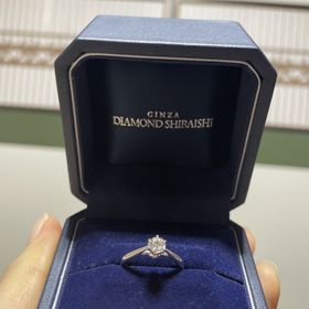 【銀座ダイヤモンドシライシの口コミ】 婚約指輪のデザインが他社のブランドと比較した時に種類が豊富で、どんな…