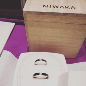【俄(にわか)の口コミ】 彼も私もシンプルだけど少し個性のある結婚指輪を探しておりました。そん…