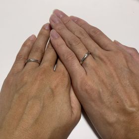 【銀座ダイヤモンドシライシの口コミ】 シンプルなデザインを好んでいたため、今回の指輪にしました。つけていて…