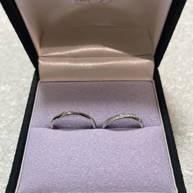 【VANillA(ヴァニラ)の口コミ】 もともとアクセサリーを2人ともしないので、シンプルであまり目立たないシ…