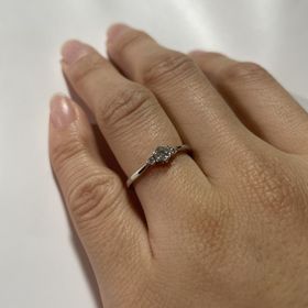 【アイプリモ(I-PRIMO)の口コミ】 どの指輪も見ましたがこのヴィオラのデザインがシンプルかつどの結婚指輪…