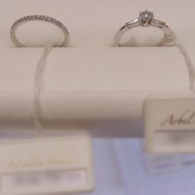 【アーヴェルシュシュ(arbel shushu)】の口コミ こちらの指輪はハーフエタニティタイプです。キラキラと並んでいるダイヤモ...
