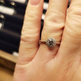 【Mr.MONDIAM & Ms.APHRODITE(ミスターモンディアムアンドミスアフロディーテ)】の口コミ ゴージャスで人と被らないのがおすすめです。元々シンプルなデザインよりも...