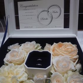 【4℃ BRIDAL(ヨンドシーブライダル)の口コミ】 価格が予算内であったこと、デザインがシンプルできにいってます。ダイヤ…