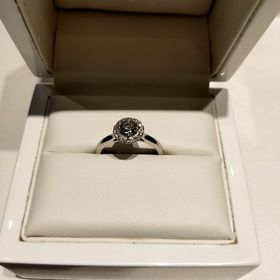 【YUKIZAKI BRIDAL(ユキザキブライダル)の口コミ】 想像している理想の婚約指輪の形があったが、様々なブランドを見ても完璧…