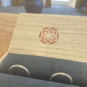 【出雲結(いずもゆい)の口コミ】 個性的かつシンプルな指輪を探していた時に見つけて、ホームページ等で情…