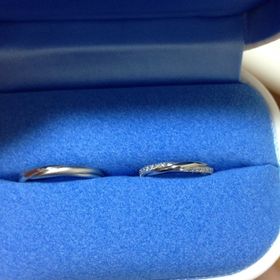 【銀座ダイヤモンドシライシの口コミ】 重ね付けすることを重視し、婚約指輪と同じブランドを選びました。三通り…