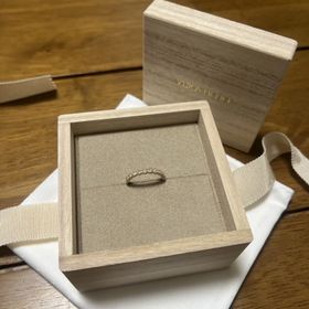 【YUKA HOJO(ユカホウジョウ)の口コミ】 とても可愛いデザインだったので決めました。アンティークな感じが好きだ…