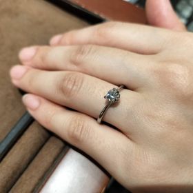 【アンジェリックフォセッテ(Angelique Fossette)の口コミ】 立爪で3本タイプのものを試着させていただきました。
4本、6本、8本タイプ…