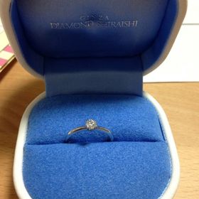 【銀座ダイヤモンドシライシの口コミ】 細身のリングで、ダイヤがより引き立つデザインなこと。そして、ダイヤの…