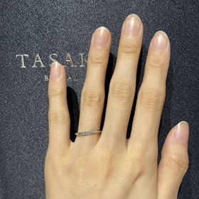 【TASAKI(タサキ)の口コミ】 斜めラインのダイヤモンドがとても美しいです。遠目で見ても輝きがわかる…