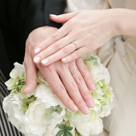 【4℃ BRIDAL(ヨンドシーブライダル)の口コミ】 指が綺麗に見えるVラインの指輪を探していました。
ディズニーが好きなこ…