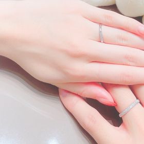 【4℃ BRIDAL(ヨンドシーブライダル)の口コミ】 デザインが可愛いのと、表面加工が選べるところに惹かれました。シンプル…