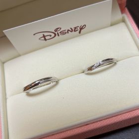 【ケイウノ ブライダル(K.UNO BRIDAL)の口コミ】 シンプルなデザインとふたりの好きなディズニーの刻印を入れてもらえると…