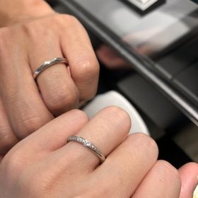 【エクセルコダイヤモンド(EXELCO DIAMOND)の口コミ】 結婚指輪も少しダイヤモンドが入っている指輪がよかったため、ダイヤモン…