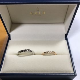【GALA JEWELRY(ガラジュエリー)の口コミ】 さまざまな指輪を試着してみてフィーリングが合ったのがこの一品。付け心…