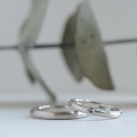 【CRAFY(クラフィ)の口コミ】 PT900は　白っぽい色合いと強度で選びました。
縦に入れたミルグレインが…