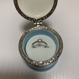 【Disney Cinderella(ディズニー シンデレラ)の口コミ】 側面から見るとカボチャの馬車というデザインとピンクダイヤがあしらわれ…