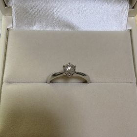【宝寿堂(ほうじゅどう)の口コミ】 婚約指輪の探すのは結構時間かかりました。百貨店のダイヤモンドは小さく…