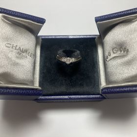 【ショーメ(CHAUMET)の口コミ】 新作かつ日本先行販売のデザインであり、人と被りにくいと思ったこと
シャ…