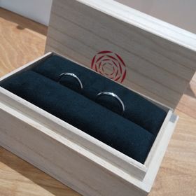 【出雲結(いずもゆい)の口コミ】 シンプルで細身の指輪を希望してて実際見て
一目惚れで決めました
女性の…