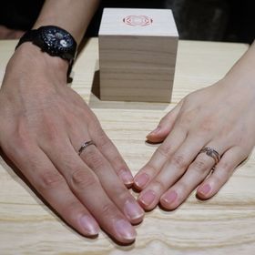 【出雲結(いずもゆい)の口コミ】 デザインとコンセプトが一番の決め手です。
ずっと着けていくものなので、…