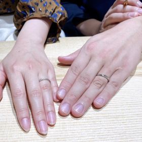 【出雲結(いずもゆい)の口コミ】 ネットで調べていたところ、こちらの指輪の写真がでてきました。
デザイン…