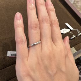 【BIJOUPIKO(ビジュピコ)の口コミ】 ストレートタイプにダイヤが3つついてるタイプのものです。シンプルで飽き…