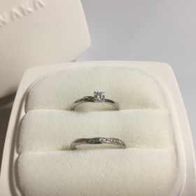 【俄(にわか)の口コミ】 ウェディング雑誌を見ていて、最初に気になった指輪でした。店舗で着用さ…