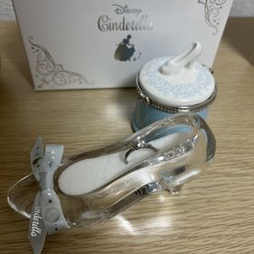 【Disney Cinderella(ディズニー シンデレラ)の口コミ】 横から見るとカボチャの馬車のデザインになっており、とても可愛くて惹か…
