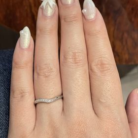 【アイプリモ(I-PRIMO)の口コミ】 着用時、指がとても綺麗に見えるデザインで一目惚れし、散りばめられたダ…