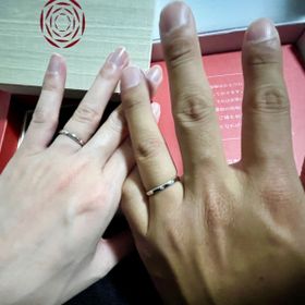 【出雲結(いずもゆい)の口コミ】 シンプルなデザインがよかったので、シンプルだけど小さなダイヤが付いて…