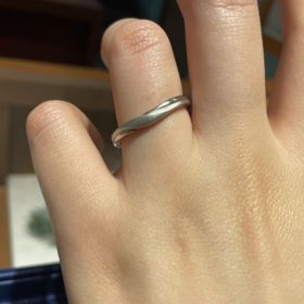 【銀座ダイヤモンドシライシの口コミ】 デザインがとても気に入りました。店員さんがもってきていただいて、一目…